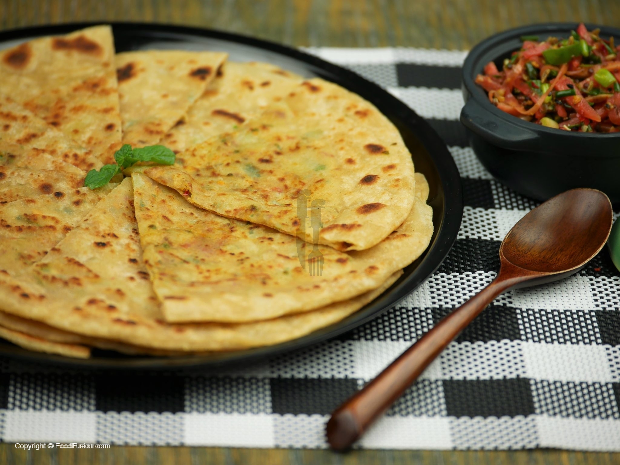 Aloo ka paratha with Instant Gajar ka achar – Food Fusion